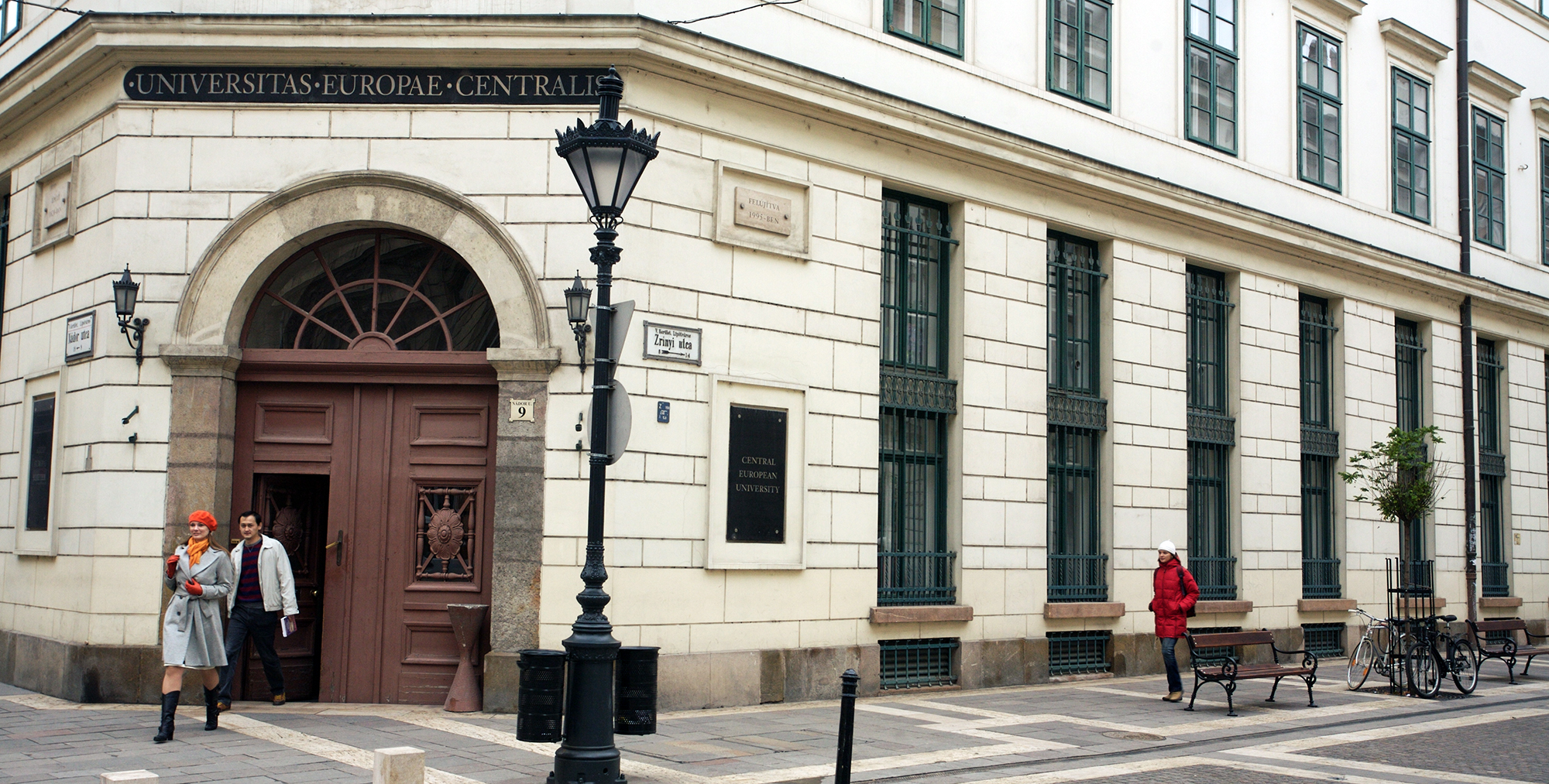 The entrance of the former Central European University in Budapest, closed down in December 2018. (Photo: CEU, released under CC-BY-SA 3.0)