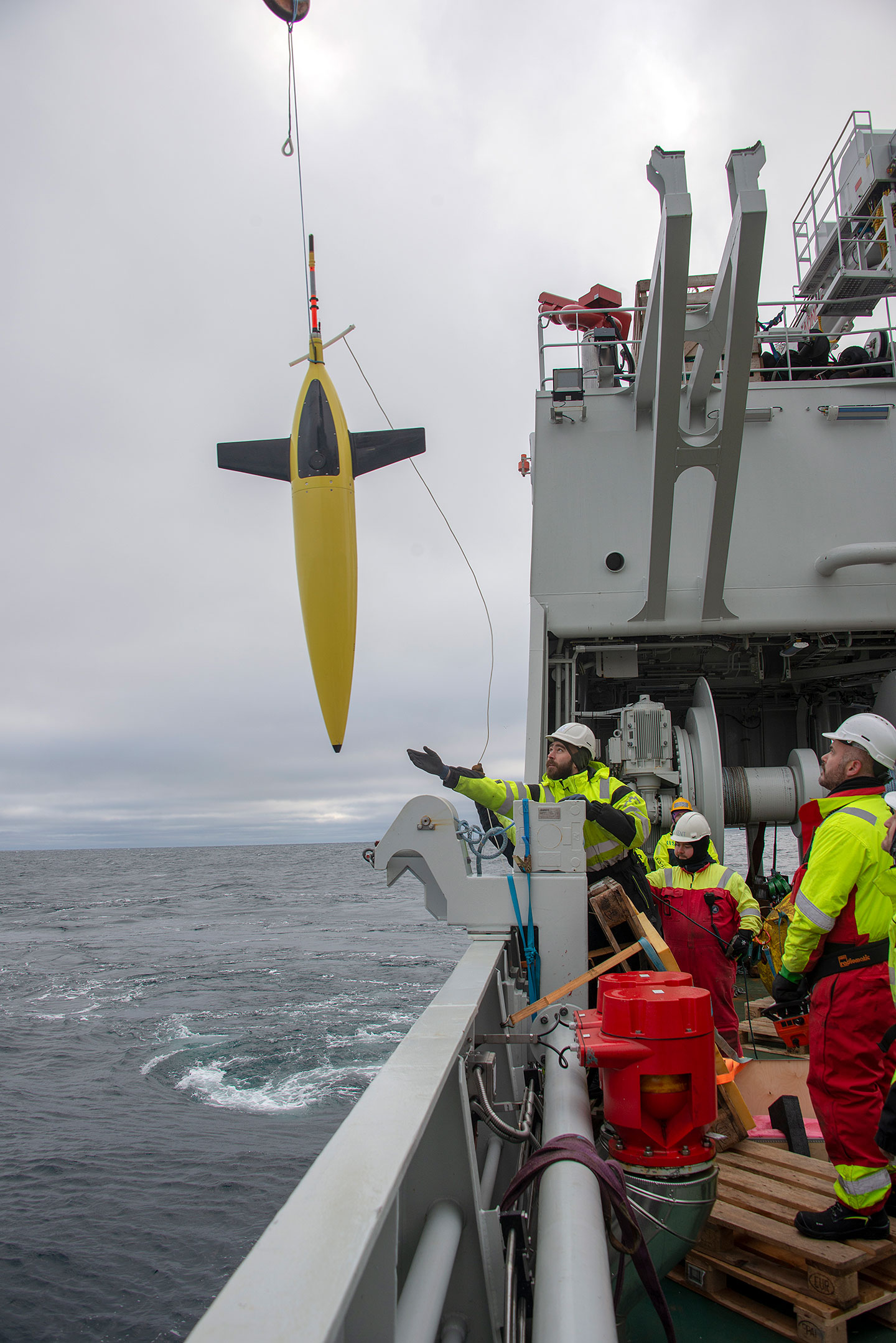 Sjøsetting av glider Foto: Rudi Caeyers UiT